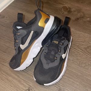 Black and Gold Nike Air270 Sneakers 10C